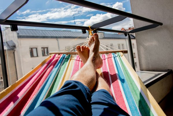 Créer une oasis de détente avec le hamac idéal pour votre balcon