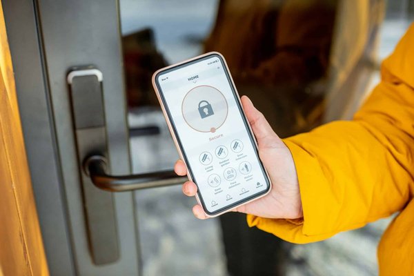 Optez pour la serrure intelligente : simplifiez votre sécurité domestique !
