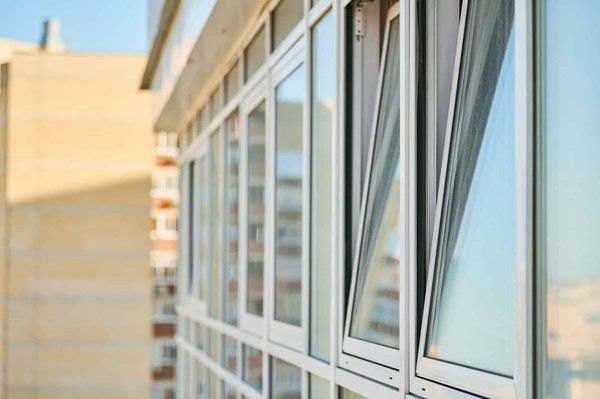 Fenêtres en PVC pour entreprise à Nice : conseils pour trouver le meilleur fabricant